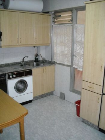 Piso reformado, 2 habitaciones, exterior. - Cocina