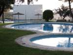 Chalet adosado con piscina, junto lago