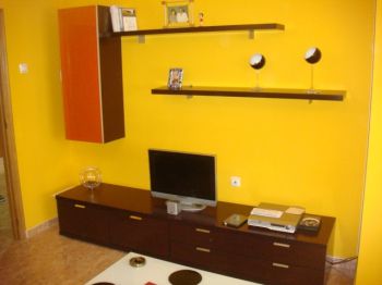 Piso amuebaldo, electrod. Estilo moderno - Sal�n