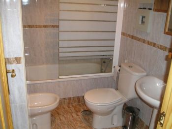 Piso atico 1d amueblado - Ba�o