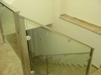 Adosado con calidades de lujo en el Puig - Escalera