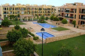 Planta baja con gran jard�n - Piscina