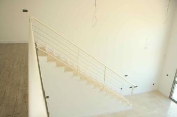 Loft de dos plantas a estrenar en Madrid - Escalera