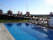 Chalet adosado con bonito jard�n