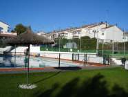 Chalet adosado con bonito jard�n