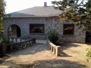 Bonita casa de piedra