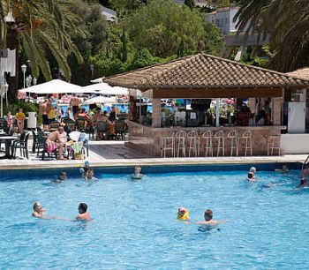 Estudio moderno en Santa pon�a - Piscina