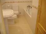 650 euros, Chalet adosado 165 m2, patio de 35 m2.