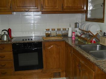Piso cerca piscinas y campo de futbol - Cocina