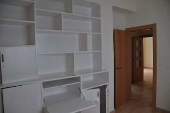 Piso sin muebles y reformado en granada