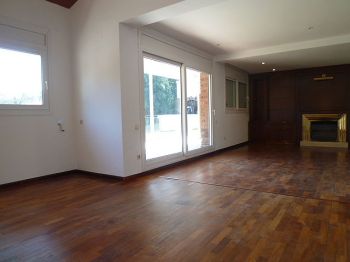 Casa en alquiler de 300 m2 sin amueblar. 4 habitaciones - Sal�n