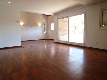 Casa en alquiler de 300 m2 sin amueblar. 4 habitaciones - Sal�n