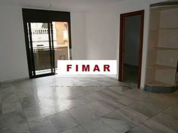 Piso con terraza de 70 m2 - Sal�n