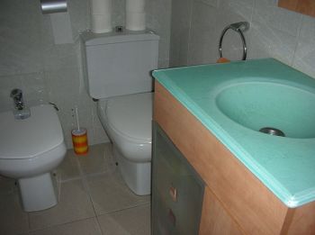 Piso totalmente reformado con terraza - Ba�o