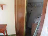 Se alquila �tico en plaza nueva, dos dorm, calefacci�n centr