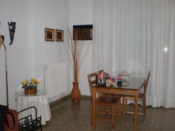 Piso amueblado a 2 min. Del Corte Ingl�s - Sal�n