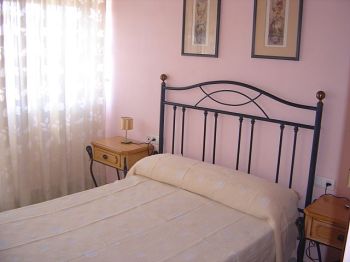 2 habitaciones en Avd. Montserrat