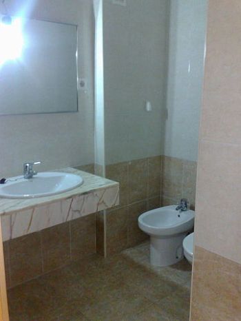 Piso de 4 habit. Con parking y trastero incluido 665 Euros - Ba�o