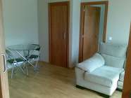 Zona Montilivi. Piso 2 habitaciones con muebles y pk.