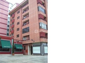 Piso c�ntrico. Estupendo estado. Rodeado de servicios - Fachada