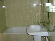 Chalet adosado con bonito jard�n