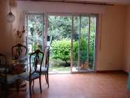 Chalet adosado con bonito jard�n