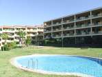 Apartamento con terraza y piscina