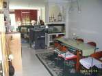 Amplio apartamento de tres dormitorios con garaje y jard�n