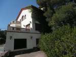 Torre solo con 4 viviendas independientes. Jard�n