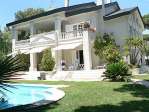 Chalet a cuatro vientos con jardin y piscina