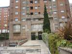 Con piscina y garaje
