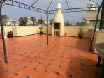 Apartamento con gran terraza de 50 m2 en urb. Con piscina