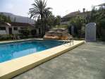 Adosado en urbanizaci�n con piscina.