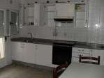 Casa con jard�n amueblada.