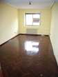 Vivienda sin muebles con servicios centrales. Buen