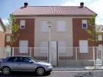 Pareado en urbanizacion cerrada de 80 viviendas