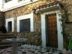 Casa con piscina y jard�n
