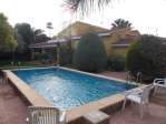 Chalet independiente y esquinero.