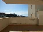Estupendo bajo con terraza en primera l�nea de