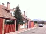 Chalet con terreno y piscina comunitaria