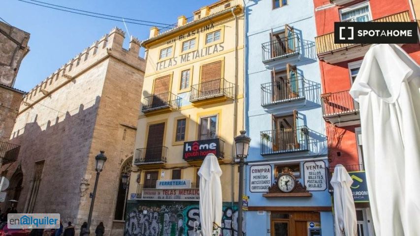 Apartamento de 3 dormitorios en alquiler en Ciutat Vella, Valencia