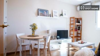 Imagen Se alquila piso de 3 habitaciones en Embajadores, gastos incluidos.