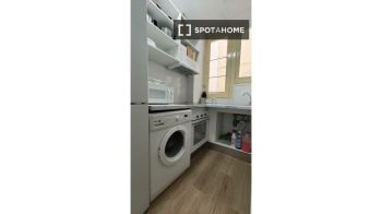 Imagen Se alquila piso de 4 dormitorios en Embajadores.