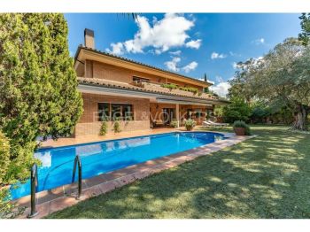 Imagen Alquiler casa garaje y piscina Arxius