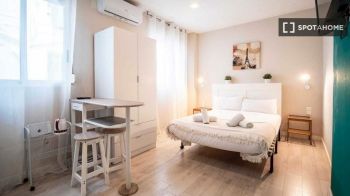 Imagen Estudio en alquiler en Russafa, gastos incluidos, perfecto para profesionales.