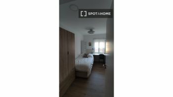 Imagen Quarto mobiliado para alugar com terraço