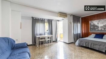 Imagen Furnished room for rent with elevator in Valencia